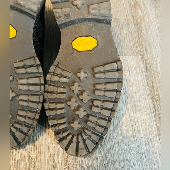 BONTONI
Men's Desert Welt Leather Ankle Boots - Picture 7 of 10